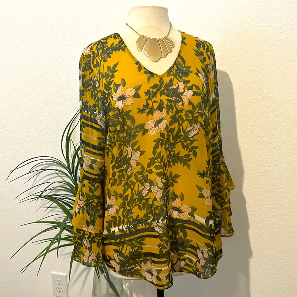 CAbi Spring Scene blouse